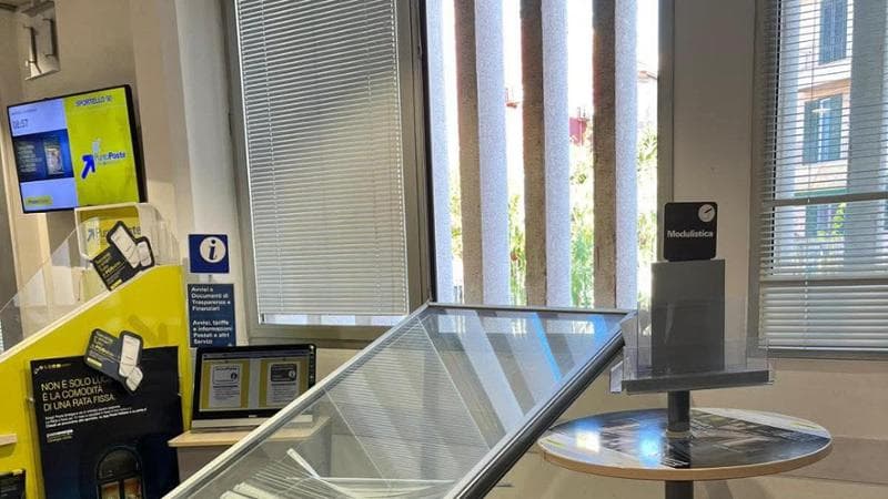 Immagine del post 17089 - Bari Massafra, tragedia sfiorata all'ufficio postale: cede finestra in metallo. Ferita una lavoratrice - Bari