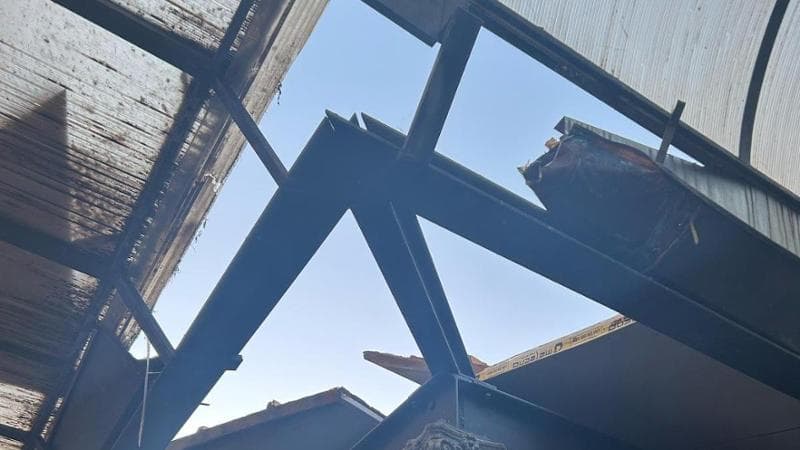 Immagine del post 3607 - Bari Sorpresi a rubare pezzi della tettoia della Manifattura Tabacchi: due arresti a Bari - Bari