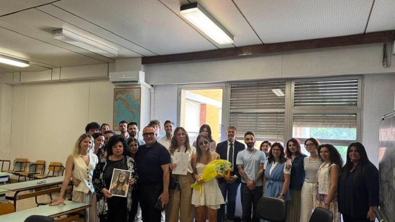 Immagine del post 8330 - Bari "La pagella per il nostro angelo": il liceo omaggia Sofia Lorusso, morta nell'incidente in minicar - Bari