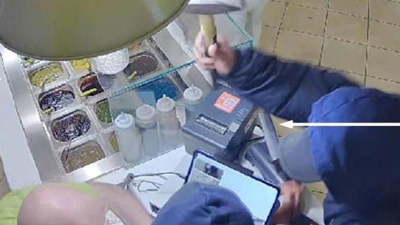 Immagine del post 8312 - Bari Altamura, colpirono con un martello titolare di una yogurteria per rapinarlo: arrestati in due - Bari
