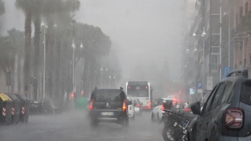 Immagine del post 21569 - Bari Nubifragio colpisce Bari: strade allagate e traffico in tilt. Dalle 13 scattata l’allerta gialla - Bari