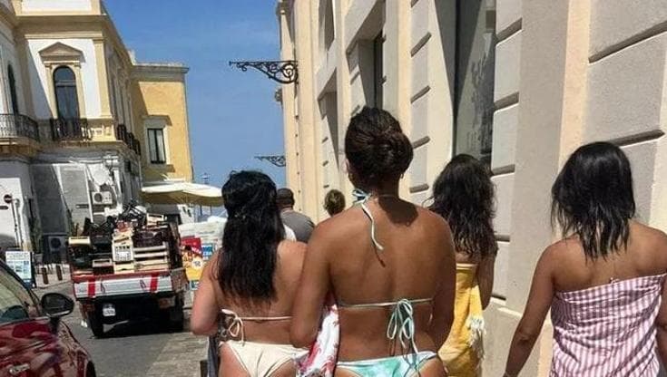 Immagine del post 21526 - Bari Gallipoli, stop al turismo cafone: “Multe fino a 500 euro a chi passeggia in intimo o a torso nudo” - Bari