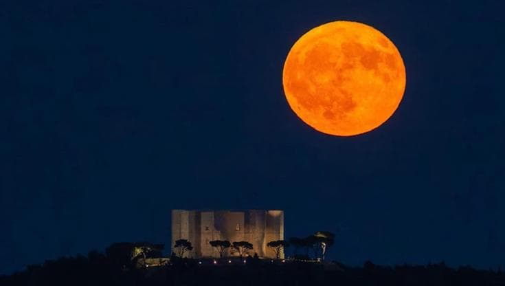 Immagine del post 10636 - Bari La BBC sceglie Castel del Monte per celebrare la Luna dello storione: lo scatto fa il giro del mondo - Bari