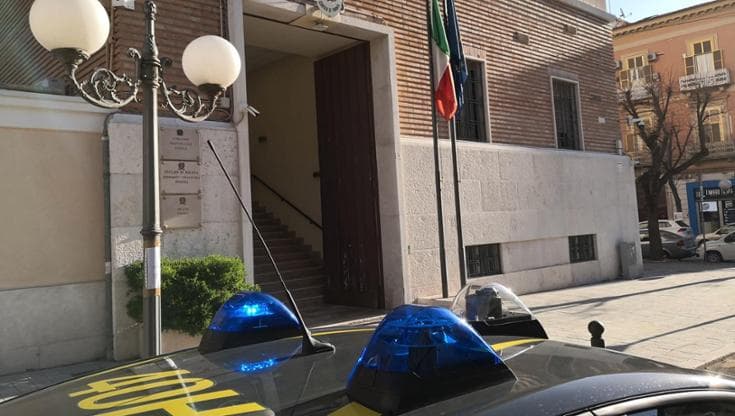 Immagine del post 10638 - Bari Rubava cibo e saponi dal magazzino del carcere di Foggia: sospeso per un anno. Altri sette indagati - Bari