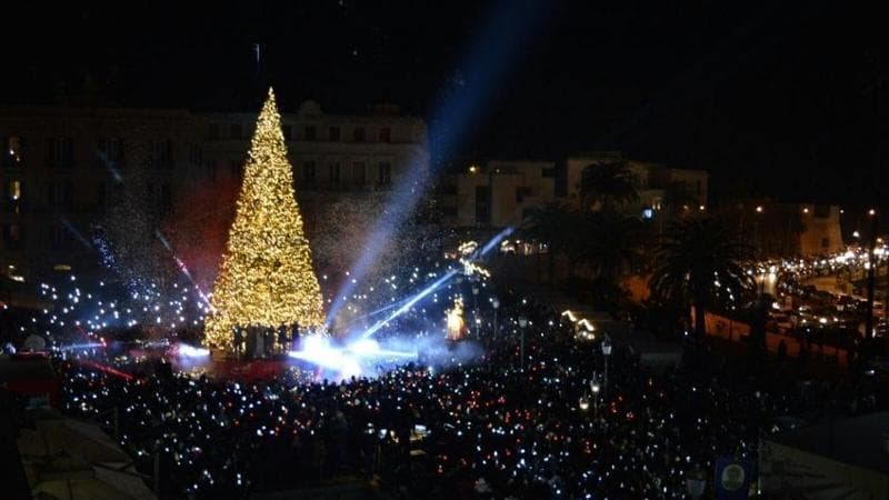 A Bari un albero di Natale con 50mila luci colorate in piazza: “Sarà dedicato alla pace” - Bari