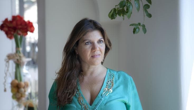 Gabriella Genisi “Banfi ha ispirato il commissario Cavallo nel mio giallo:è comico come Lo Gatto” - Bari