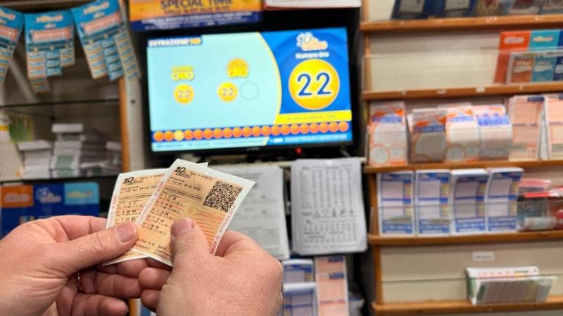 Bari, tra i perduti delle lotterie mentre lo Stato si lava la coscienza con lo spot di Lino Banfi - Bari