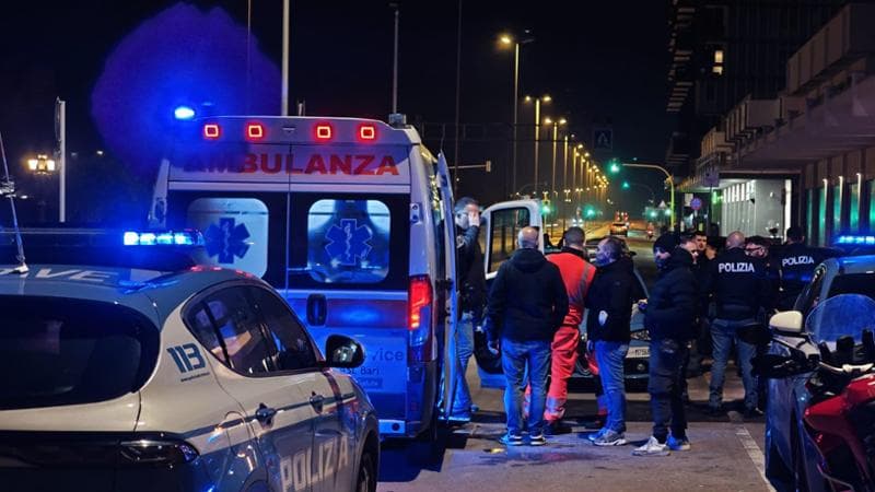 Immagine del post 18206 - Bari Bari, ragazzo di 16 anni accoltellato vicino a Pane e pomodoro: preso l’autore. La lite per un furto - Bari
