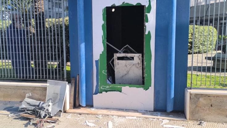 Foggia, esplode bancomat nella notte: caccia agli assalitori - Bari