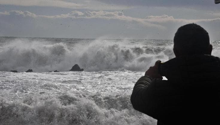 Diramata l’allerta per il maltempo in Puglia, raffiche di burrasca e mareggiate - Bari