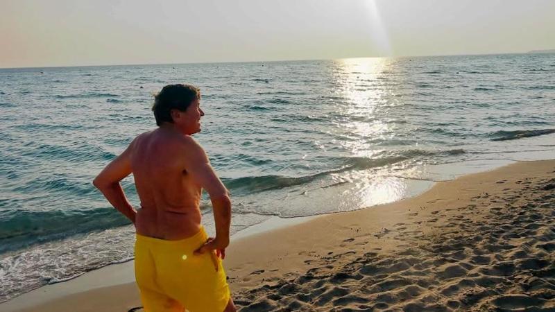 Immagine del post 8372 - Bari L'estate dei vip in Puglia: anche Gianni Morandi è arrivato nel suo amato Salento. La foto sul mare - Bari