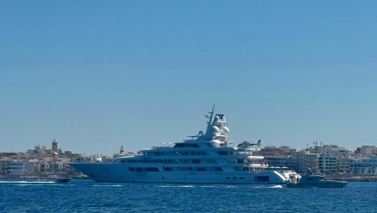 Immagine del post 22712 - Bari Bufera sul megayacht dell’ambasciatore Usa Fertitta. Bonelli (Avs): “Governo chiarisca sulla scorta” - Bari