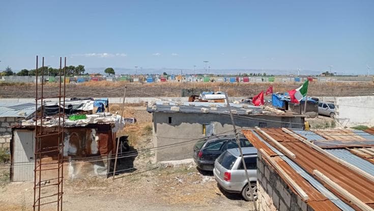 Immagine del post 22702 - Bari A Borgo Mezzanone tra rifiuti e farmaci illegali: “Drogano i migranti per farli lavorare di più” - Bari