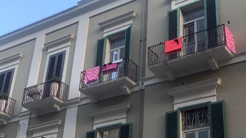 Immagine del post 23834 - Bari Bari, sul balconi del centro costumi e asciugami prendono il posto delle piante: effetto turismo - Bari