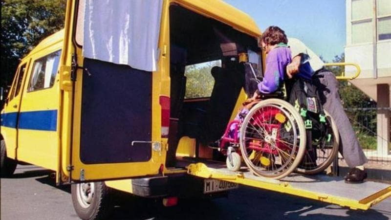 Trasporto studenti disabili, dopo tre gare deserte decisi rimborsi alle famiglie. “Ma sono inutili” - Bari