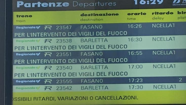 Immagine del post 23848 - Bari Incendio vicino ai binari, treni sospesi tra Foggia e Bari. Passeggeri bloccati: “Ci risiamo” - Bari