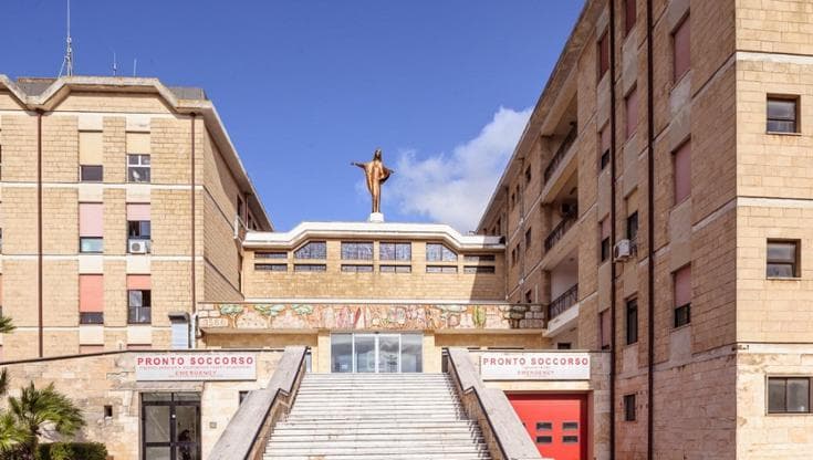 Aggredisce medici e poliziotti nel pronto soccorso di Galatina: arrestato un uomo di 34 anni - Bari