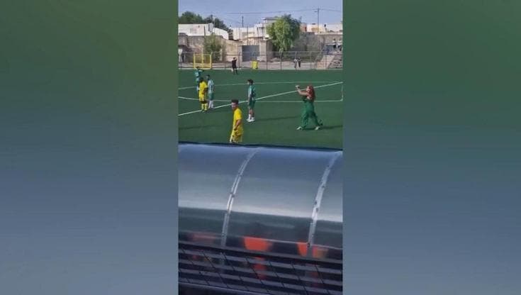 Immagine del post 11537 - Bari Dito medio all’arbitro dopo espulsione, Daspo di un anno alla dirigente del Manduria Sport - Bari