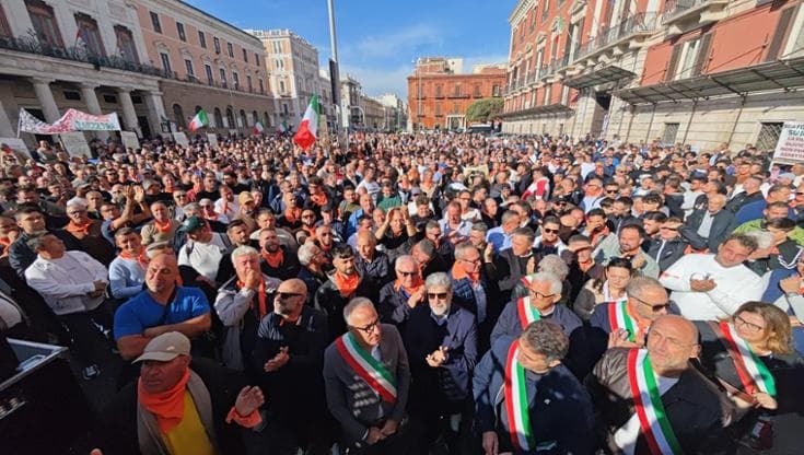 Immagine del post 25925 - Bari Olivicoltori in piazza a Bari, rabbia e dolore. “Importazioni fuori controllo. La pazienza è finita” - Bari