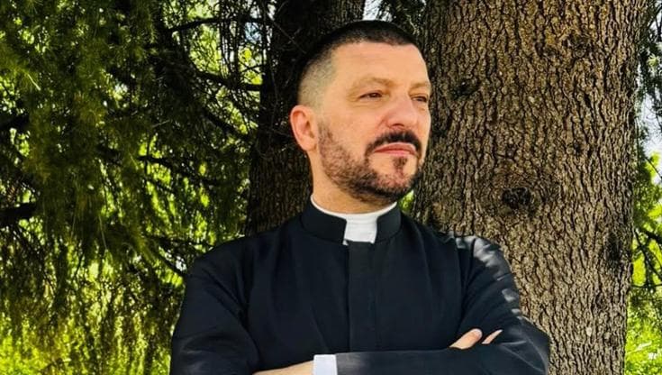 Una chat tra don Vito e il ragazzo che lo accusa di abusi: messaggi al setaccio. La Curia sapeva - Bari