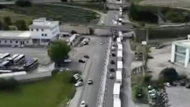 Immagine del post 25939 - Bari Caro gasolio, a Brindisi protesta degli autotrasportatori: decine di tir in coda sulla tangenziale - Bari