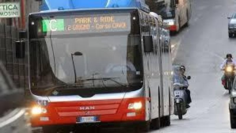 Bari, park&ride aperti anche domenica e bus nei festivi: via al piano Amtab per le feste di Natale - Bari