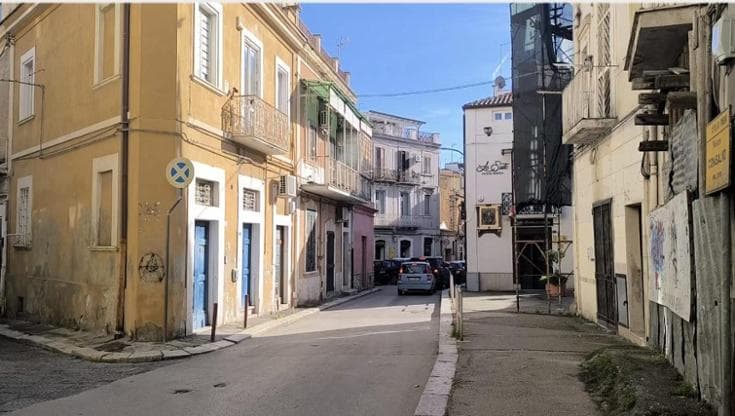 Immagine del post 15919 - Bari Foggia, anziano perseguitato da baby gang: pietre e uova ogni sera contro la casa. “Non vive più” - Bari