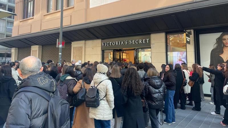 Victoria’s Secret apre a Bari, bagno di folla in via Sparano: “Ce lo aspettavamo” - Bari