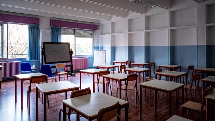 Immagine del post 17165 - Bari Si invaghisce della professoressa e la perseguita: studente indagato per stalking - Bari