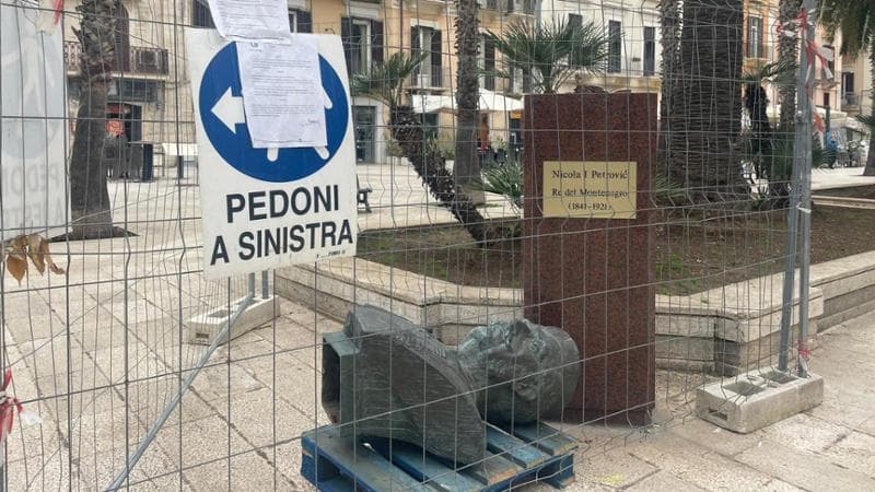 Bari, il mistero del busto di Nicola I sradicato sul corso: "Atto vandalico, va ripristinato" - Bari
