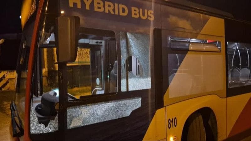 Taranto, sospesa la linea 15 dei bus dopo il lancio di pietre. “Decisione drastica ma necessaria” - Bari