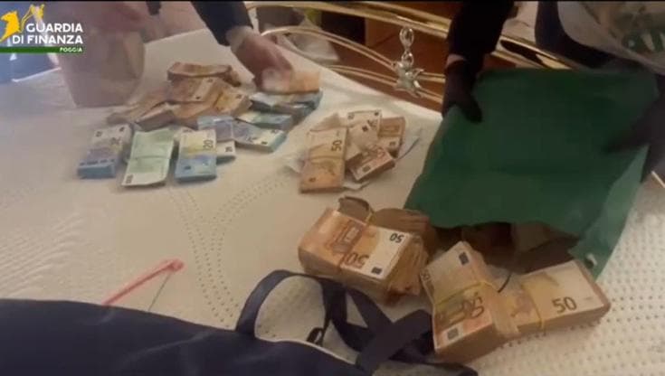 Appalti truccati a Foggia, i soldi delle mazzette nelle buste della spesa: indagato dirigente Comune - Bari