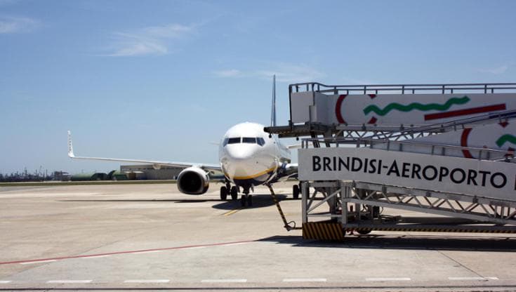 Immagine del post 19309 - Bari Vento troppo forte, quattro voli in arrivo all'aeroporto di Bari dirottati a Brindisi - Bari