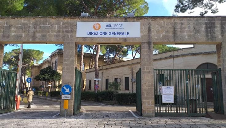 Licenziato dalla Asl di Brindisi per giusta causa, assunto a Lecce. “Firma atti con un altro nome” - Bari