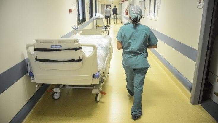 Taranto, anziana non può lasciare l’ospedale perché nessuno la va a prendere: figli e nuora indagati - Bari