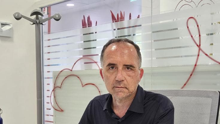 Immagine del post 7119 - Bari “Io, accoltellato dal vicino di casa che mi perseguitava da 13 anni: ora vivo in un incubo” - Bari