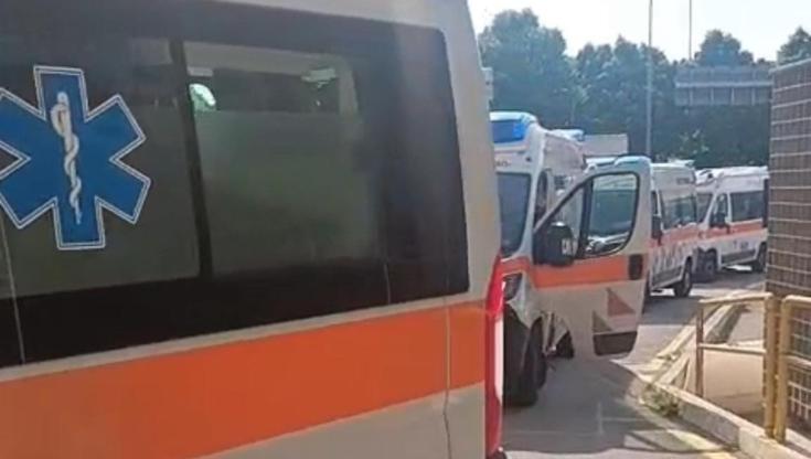 Immagine del post 8443 - Bari Salento, caos al pronto soccorso. Sei ambulanze in coda per ore sotto il sole. “Mancano posti letto” - Bari