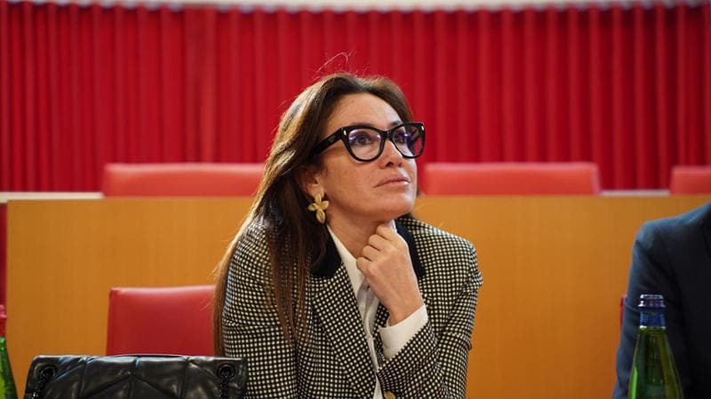 Calci e divieti di uscire, le violenze dell’ex marito all’assessora in Puglia: “Ti uccido” - Bari