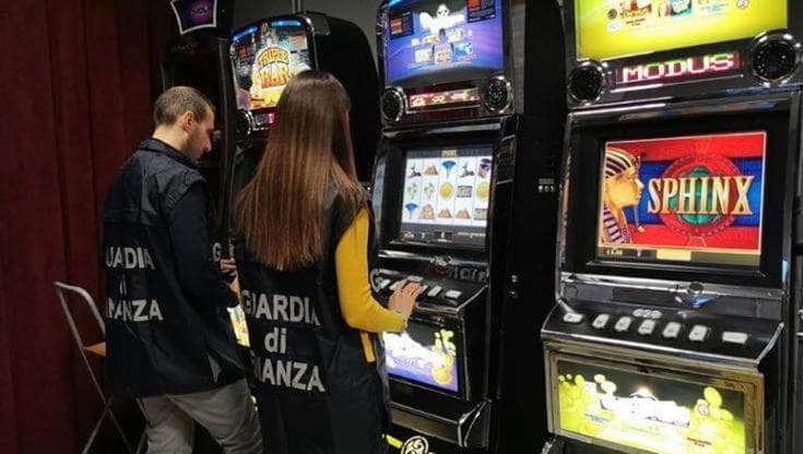 Immagine del post 22720 - Bari Slot e scommesse per riciclare denaro dei clan a Bari, 23 arresti e sequestri per 60 milioni di euro - Bari