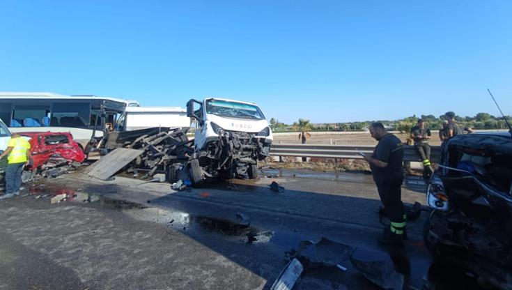 Immagine del post 22752 - Bari Maxi incidente sulla tangenziale di Foggia, sei mezzi coinvolti. Tra i feriti uno è grave - Bari