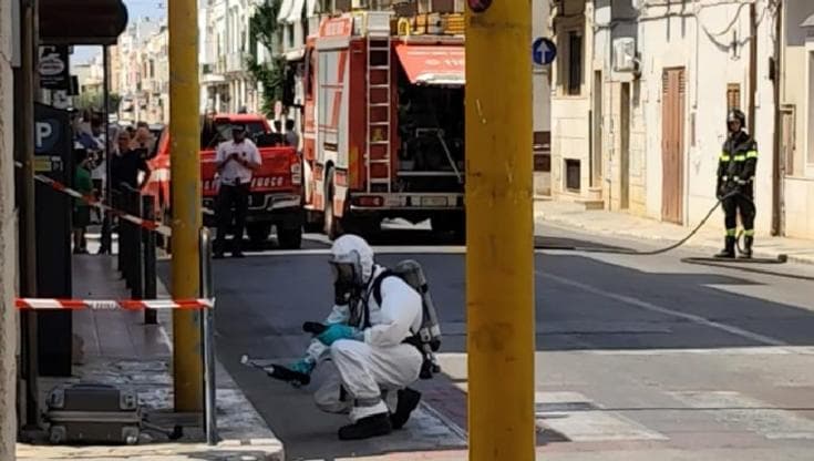 Polignano a Mare, panico per una valigia sospetta: arrivano gli artificieri e la fanno brillare - Bari