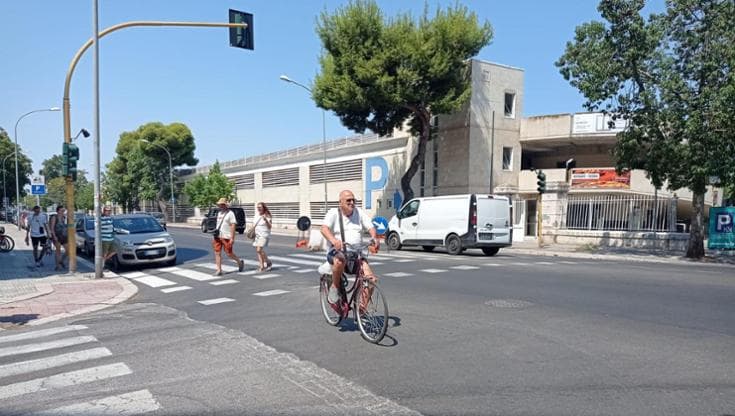 Immagine del post 23862 - Bari A Bari tra i semafori spenti di corso Vittorio Veneto per i lavori Brt. “Pericoloso attraversare” - Bari