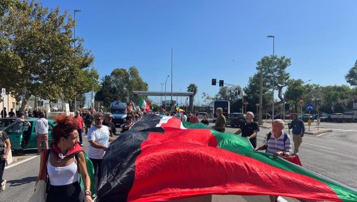 Immagine del post 11551 - Bari Presidio pro Pal a Bari, sit in davanti alla Fiera aspettando ministro Musumeci: “Facciamo rumore” - Bari