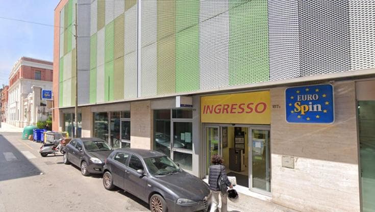 Bari, rapinatore solitario in supermercato di via Napoli: preso dalla polizia. Paura tra i clienti - Bari