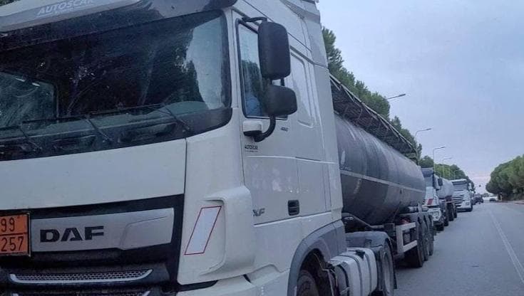 Immagine del post 25986 - Bari Ex Ilva, blocchi alla raffineria Eni: gasolio a rischio nei distributori e negli aeroporti pugliesi - Bari