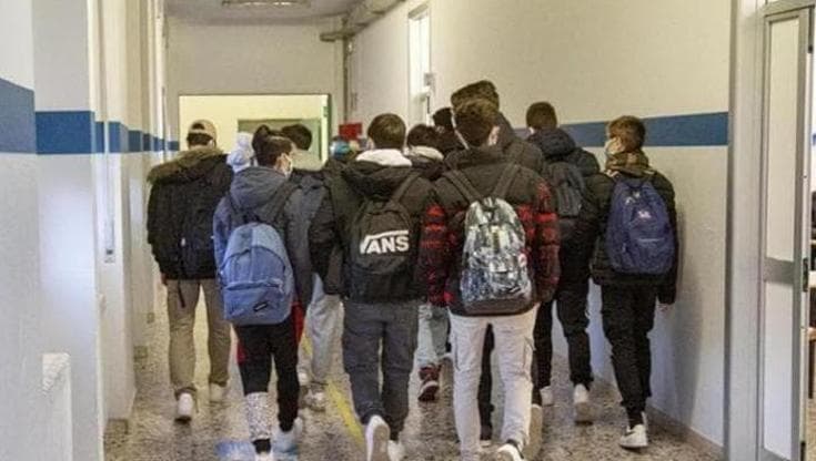 Salento, allarme scabbia nelle scuole e il sindaco le chiude: “Igienizzazione a tappeto” - Bari