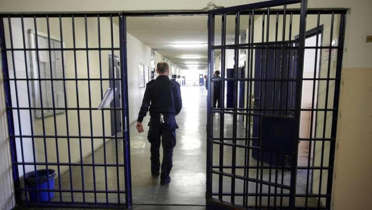 Immagine del post 25972 - Bari Lecce, poliziotto della penitenziaria trovato morto nella sua auto: “In carcere stress estremo” - Bari