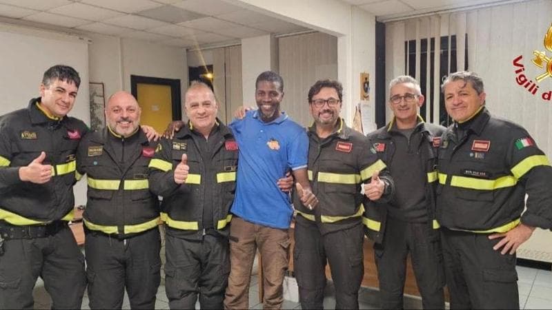 Immagine del post 14911 - Bari “Grazie per avermi salvato la vita”: l’autista estratto illeso dalle lamiere va dai vigili del fuoco - Bari