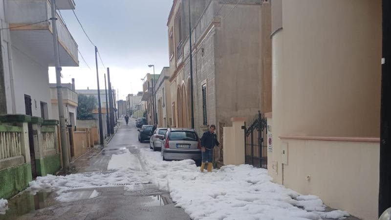 Immagine del post 2015 - Bari Salento, grandine improvvisa a San Valentino: strade ghiacciate e auto in panne a Gagliano del Capo - Bari