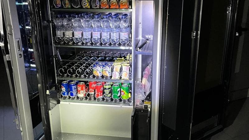 Immagine del post 17191 - Bari Salento, quinto raid in una scuola in un mese. Vandali nel “Calasso” di Lecce. Svuotati distributori - Bari
